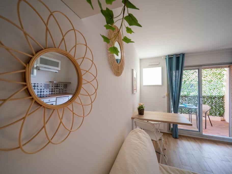 Appartement Tout Equipe Terrasse Parking Privatif Six-Fours-les-Plages Exterior foto
